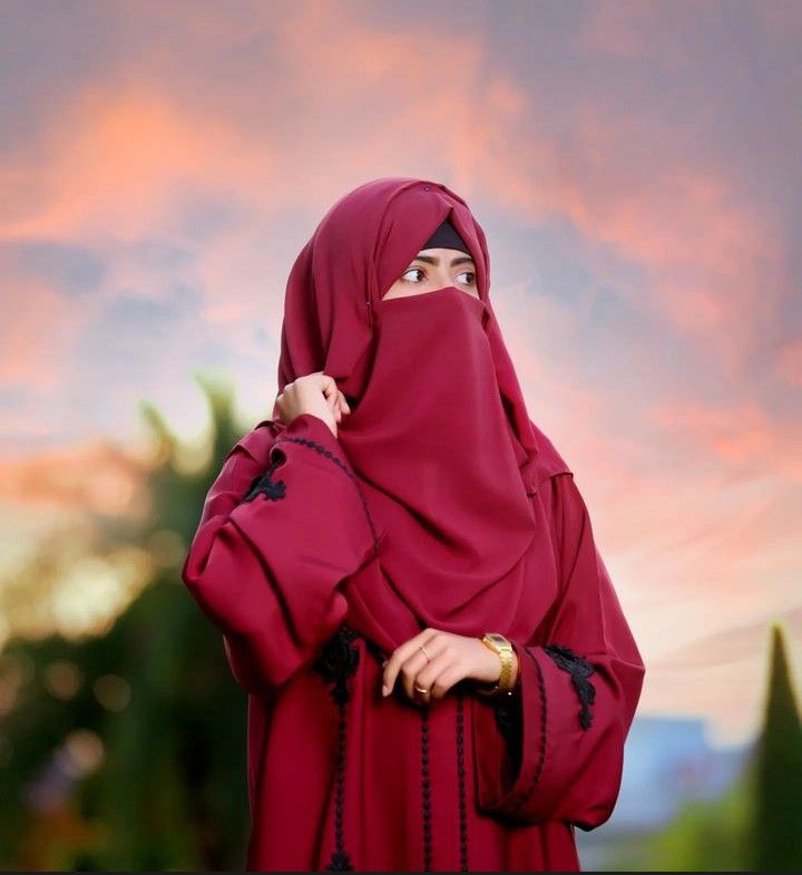  Amina Khalid